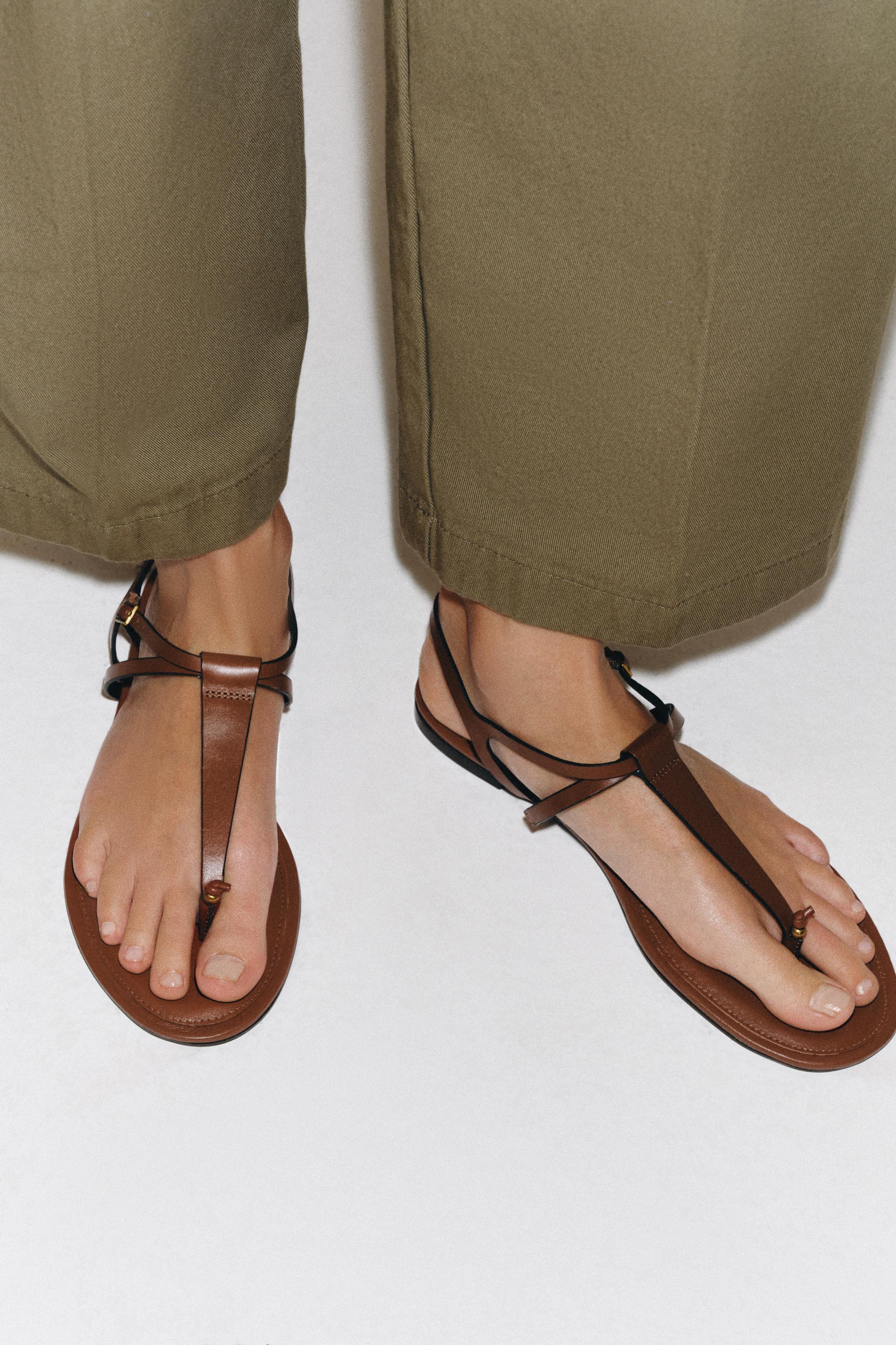LEATHER FLAT SANDALS